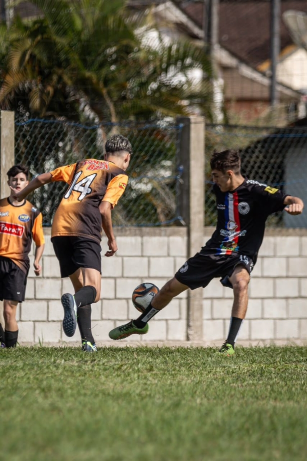 Jogos Escolares Bom de Bola têm início em Antonina e definem representantes para a fase regional
