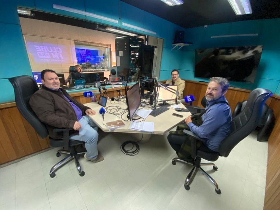 Antonina divulga eventos culturais e religiosos em agendas na TV Evangelizar e Rádio Clube FM