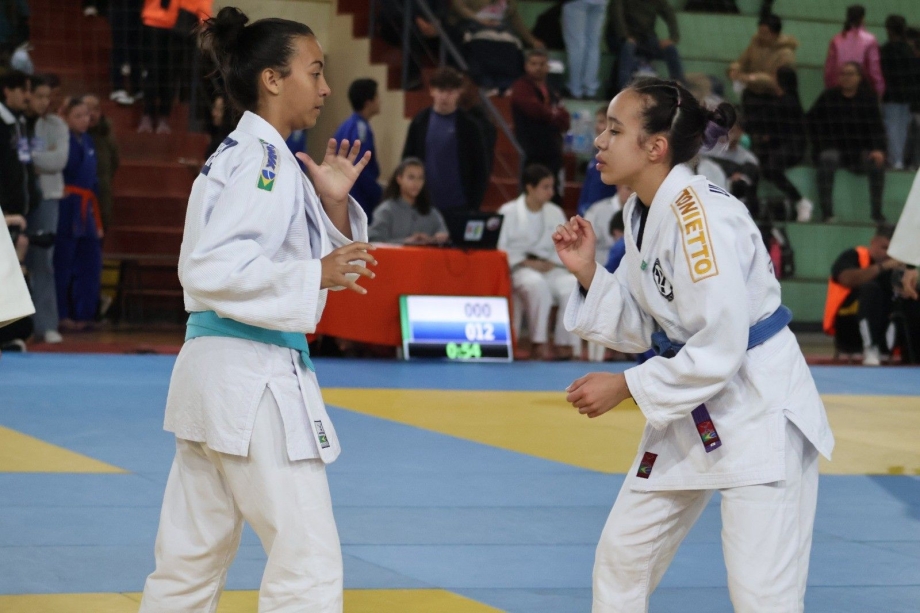 Antonina conquista 31 medalhas em competição de judô realizada em Curitiba