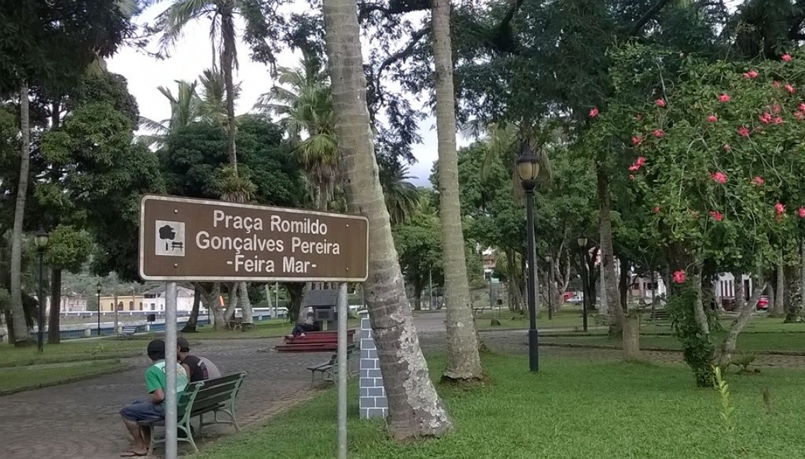 Praça Romildo Gonçalves Pereira – Feira-Mar - Imagem: praca-romildo.jpg